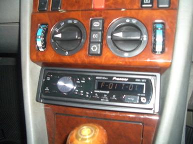 PIONEER 3250 Benz E220